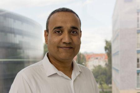 Dr. Vineet S. Sikarwar z Ústavu energetiky 