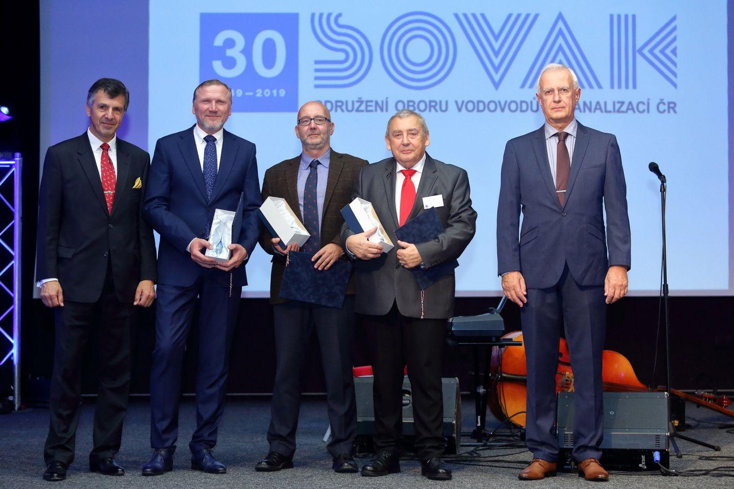 Prof. Wanner získal pamětní list k 30. výročí SOVAK ČR