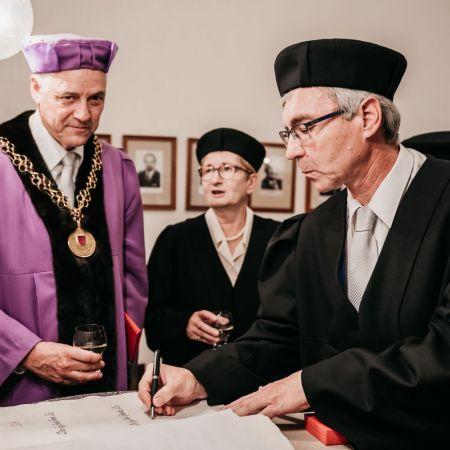 Gratulace profesoru Jeníčkovi k udělení Medaile Emila Votočka!